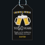 Saludos y cervezas a etiquetas de regalo de 60 año<br><div class="desc">Saludos y cervezas a etiquetas de regalo de 60 años</div>
