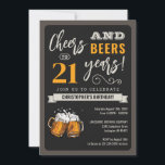 Saludos y cervezas modernos Invitación al cumpleañ<br><div class="desc">Invitación a los 21 Años de Surprise Cheers and Beers,  con diseño moderno y edad de personalizar.</div>
