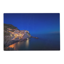 Ciudad de Manarola en el Cinque Terre por la tarde