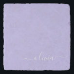Salvamanteles Lavender Purple Modern Script Girly Monograma Nomb<br><div class="desc">Lavanda Purple Simple Script Monograma Nombre Piedra Trivet. Esto hace que la graduación perfecta,  el cumpleaños,  el boda,  la ducha de novia,  el aniversario,  la ducha de bebé o la fiesta de soltera sea un regalo para alguien que ama el lujo glam y los estilos de moda.</div>