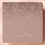 Salvamanteles Monograma monograma de guion de Purpurina rosa de<br><div class="desc">Oro Rosa - Rubor Pink Sparkle Purpurina Script Monograma Nombre Stone Trivet. Esto hace que la graduación perfecta, el cumpleaños, el boda, la ducha de novia, el aniversario, la ducha de bebé o la fiesta de soltera sea un regalo para alguien que ama el lujo glam y los estilos de...</div>