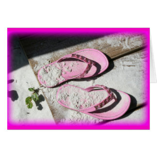 Sandalias arenosas rosadas del flip-flop en la