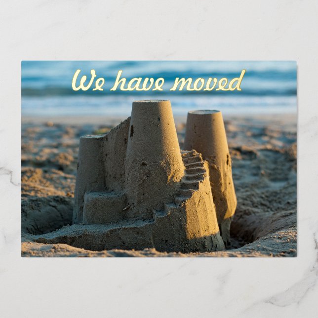 Sandcastle Hemos movido la Invitación divertida en (Anverso)