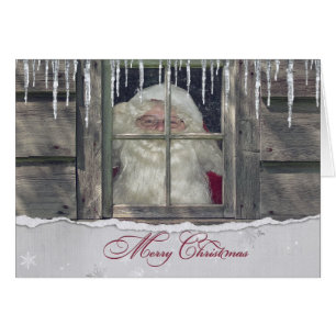 Santa Claus en invierno en cabaña con músculos