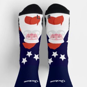 Santa y las estrellas sonrientes en calcetines azu