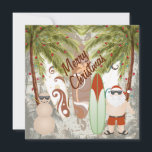 Santa y Surfboard Beach Feliz de Navidad<br><div class="desc">Esta tarjeta de felicitación navideña Merry incluye un velero surfista, un muñeco de nieve de arena, palmeras con luces de vacaciones y una tabla de surf y un fondo de palmera. Es perfecto para los que viven, están de vacaciones durante las vacaciones de los Navidades o simplemente aman la playa....</div>