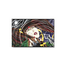 Sara Rosa en las impresiones de lona estiradas en 