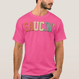 Saucin. Colores retro de camiseta de rap de hip ho