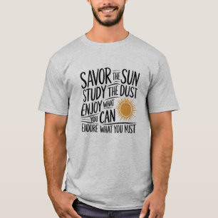 Savor the Sun, estudia la polvorienta camiseta Ins
