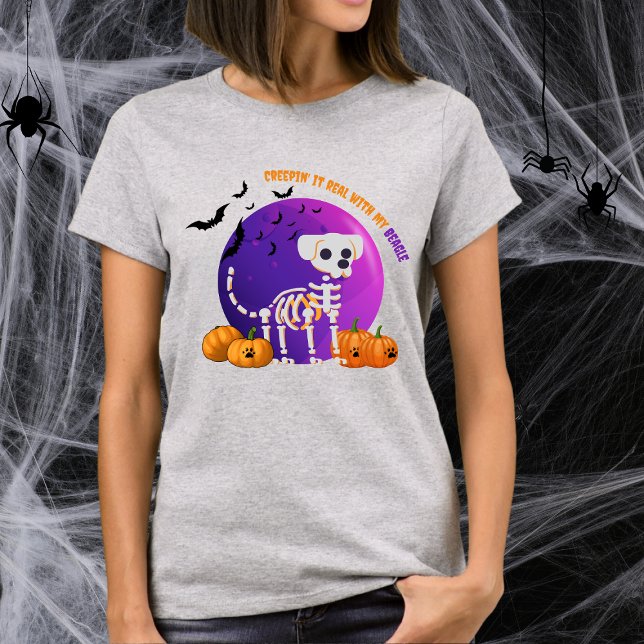Scary Beagle Halloween camiseta de luna llena (Spooky Halloween t-shirt with a dog skeleton, full moon, pumpkins, bats, and your favorite dog breed)