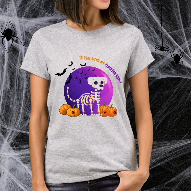 Scary Siberian Husky Halloween con camiseta de lun (Spooky Halloween t-shirt with a dog skeleton, full moon, pumpkins, bats, and your favorite dog breed)