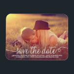 Script de caligrafía Guardar el imán de fecha<br><div class="desc">Personalizable guardar la fecha con el guión de caligrafía caprichosa blanca. Hay otros colores y artículos similares disponibles en mi tienda.</div>