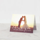 Script sencillo | Boda Gracias Tarjeta plegada<br><div class="desc">Simple Boda manuscrito Sobrecarga de guiones Gracias Tarjetas con foto. Diseño de Elke Clarke© para MonogramGallery impreso por Zazzle. Envíe su mensaje de agradecimiento a su boda como recién casados a sus amigos y familia usando esta bella y simple tarjeta de foto gracias a su boda con las palabras "gracias"...</div>