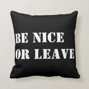 Sé agradable o te vas - almohada decorativa de la