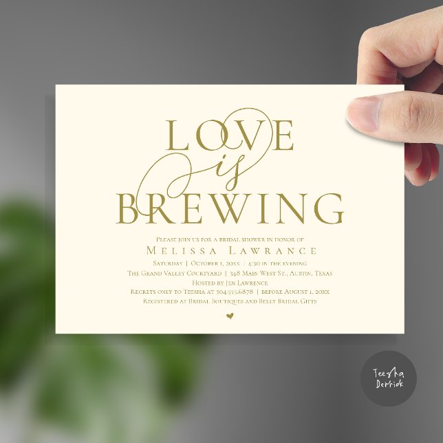 Se Celebra con Amor Invitación de Despedida de Sol (Love Is Brewing Elegant Script Bridal Shower Invitation Card Beer Wine Bar in Yellow Gold Cream)