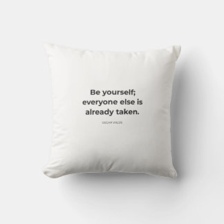 Sé tú mismo - Almohada con cita de Wilde