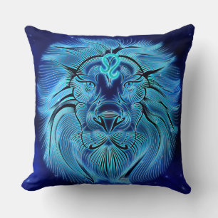 Sé un rey, sé un león, una almohada azul, un signo