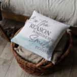 Sea La Razón Por La Que Alguien Más Sonríe Cojín d<br><div class="desc">Recuérdese todos los días de difundir amor y amabilidad con esta almohada hermosa,  "¡Sé la razón por la que alguien más sonríe hoy!"</div>