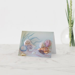 Seashells en a en blanco-dentro de la tarjeta de