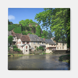 Segur-le-Castillo francés en el imán de Francia