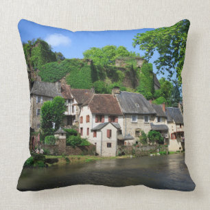 Segur-le-Castillo francés en la almohada de