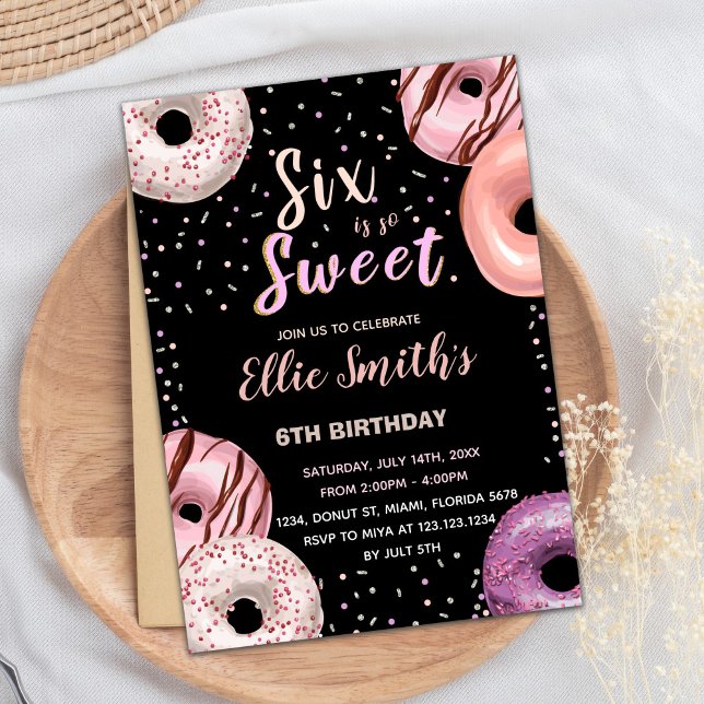 Seis invitaciones de cumpleaños de donut rosado ne (Six Sweet Black Pink Donut Birthday Invitations)
