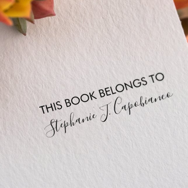 SELLO AUTOMÁTICO CURSIVE ELEGANT ESTE LIBRO PERTENECE PARA AGREGAR  (Cursive Elegant stamp for bookplate with mixed serif and signature-like font)