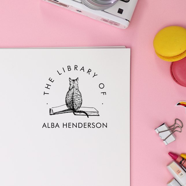 Sello Automático Cute Cat on the Book Modern Library (Subido por el creador)