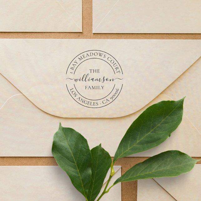 Sello Automático Dirección de devolución de nombre de familia elega (Classic Elegant Family Name Round Return Address Stamp)