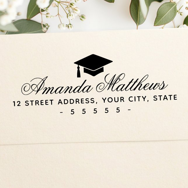 Sello Automático Dirección de retorno de script elegante del límite (Graduation cap elegant script return address self-inking stamp)