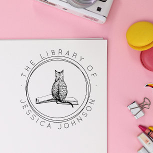 Sello Automático El gato en la biblioteca moderna del libro