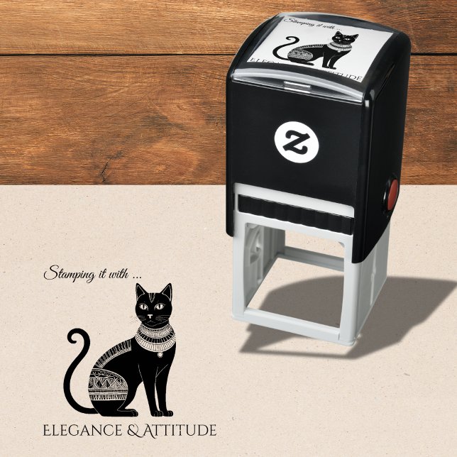 Sello Automático Elegancia y Actitud de Gato Egipcio (A rubber stamp with Egyptian black cat design and caption 'Stamping it with elegance & attitude")