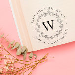 Sello Automático Escritura de Monograma y Floral de la Biblioteca d<br><div class="desc">Añada un toque elegante a todos sus libros favoritos con nuestro Monograma de la floral de la moda de la librería de la placa, con su monograma inicial en letras clásicas del serif, enmarcado por una corona de flores, brotes y diminutas hojas botánicas. "Desde la biblioteca de" aparece en un...</div>