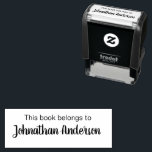 Sello Automático Esta plantilla de nombre de firma pertenece a un l<br><div class="desc">La línea superior dice Este libro pertenece a. La segunda línea del texto de visualización muestra el nombre como una firma. Todo el texto se puede editar o eliminar.</div>