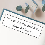 Sello Automático Este Libro Pertenece A | Libro de nombres moderno<br><div class="desc">El personalizado "Este libro pertenece a",  sencillo y elegante,  presenta una tipografía minimalista moderna y un sencillo borde negro. El nombre,  en tipografía manuscrita,  puede ser fácilmente personalizado con su propio nombre. ¡El regalo o accesorio perfecto para un amante de los libros o un profesor!</div>