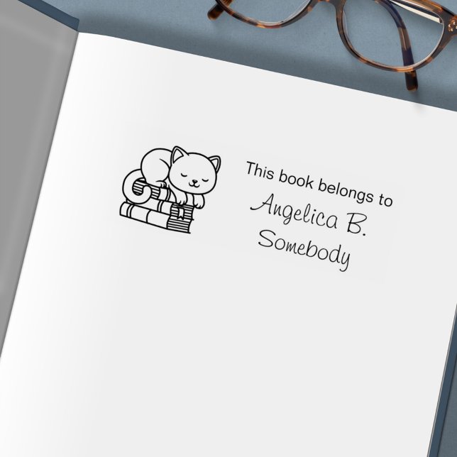 Sello Automático Gato feliz encima de la pila de libros - Bookplate (Subido por el creador)