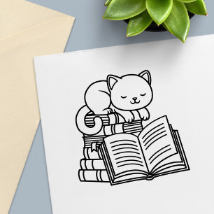 Sello Automático Gato lindo encima de la pila de libros