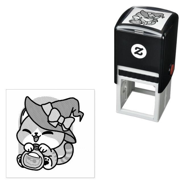 Sello Automático Halloween Tabby Cat – Witch Hat & Potion Art (In Situ)