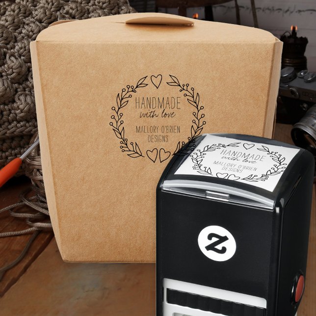 Sello Automático Hecho a mano con amor Doodle Wreath Hearts Foliage (Handmade with Love self-inking stamp with business name and line drawn wreath)