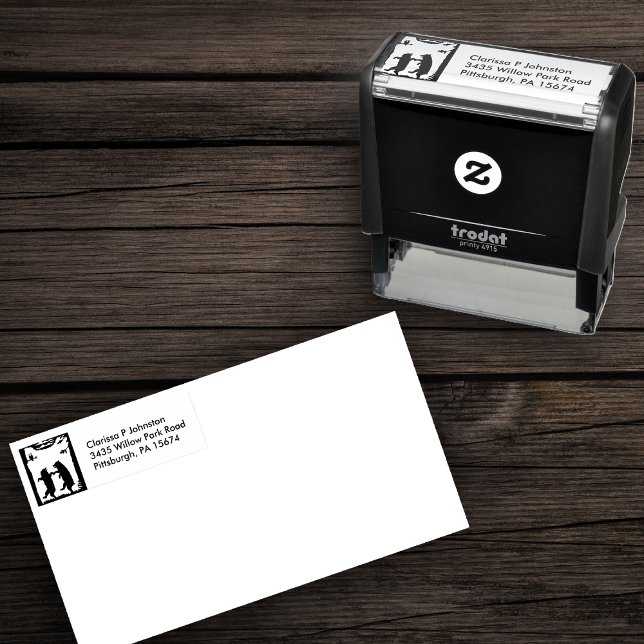 Sello Automático Lechuza de dos osos bailarines en silueta negra de (Two black bears in silhouette under trees dancing on self inking return address stamp.)