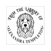 Lindo perro de pastor inglés cabeza biblioteca nom