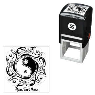 Sello Automático Símbolo Yin & Yang en estilo de tatuaje negro y bl