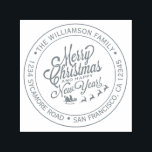 Sello Automático Vintage Christmas New Year Round Return Address Se<br><div class="desc">Navidades familia vuelta dirección sellado por sí mismo con tu nombre y dirección en una tipografía elegante de color gris plateado con una bonito de la época Feliz Navidad y una imagen de Año Nuevo Feliz. Simplemente agrega tu nombre y dirección. Diseñado exclusivamente para usted por Happy Dolphin Studio. Si...</div>