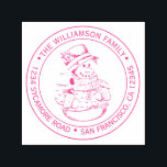 Sello Automático Vintage Christmas Snowman Round Return Address<br><div class="desc">Navidades familia vuelta dirección sellado por sí mismo con tu nombre y dirección en una tipografía elegante de color rosa con una imagen de muñeco de nieve de la Navidad pintada a mano. Simplemente agrega tu nombre y dirección. Diseñado exclusivamente para usted por Happy Dolphin Studio. Si necesita ayuda o...</div>