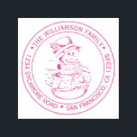 Sello Automático Vintage Christmas Snowman Round Return Address<br><div class="desc">Navidades familia vuelta dirección sellado por sí mismo con tu nombre y dirección en una tipografía elegante de color rosa con una imagen de muñeco de nieve de la Navidad pintada a mano. Simplemente agrega tu nombre y dirección. Diseñado exclusivamente para usted por Happy Dolphin Studio. Si necesita ayuda o...</div>