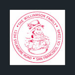 Sello Automático Vintage Christmas Snowman Round Return Address<br><div class="desc">Navidades familia vuelta dirección sellado por sí mismo con tu nombre y dirección en tipografía roja elegante con una imagen de muñeco de nieve de la Navidad pintada a mano. Simplemente agrega tu nombre y dirección. Diseñado exclusivamente para usted por Happy Dolphin Studio. Si necesita ayuda o productos coincidentes, póngase...</div>