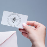 Sello Automático Vintage Honey Bee Family Nombre Round Return Addre<br><div class="desc">Personalice fácilmente estos sellos de goma caseros con su propio nombre y dirección con el nombre y la dirección de la familia de miel personalizado Vintage Honey Bee. Para personalizar de estos sellos de caucho, haga clic en "Personalizar esta plantilla" y cambie el texto en los cuadros proporcionados. Disponible en...</div>