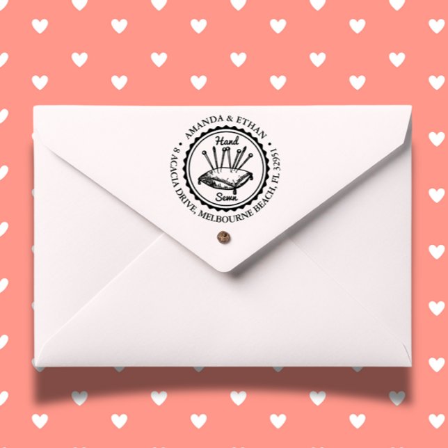Sello de autotinta del tema de costura manual (Personalize your crafts with a hand sewing theme self-inking stamp.)