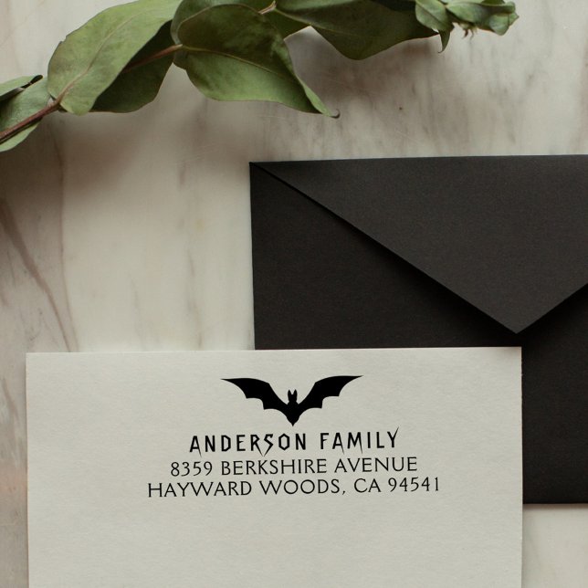 Sello De Caucho Asombrosa dirección de regreso de la familia Bat H (Creepy Typography Bat Halloween Family Return Address Rubber Stamp)