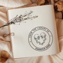 Calaveras góticas oscuras de la biblioteca del lib